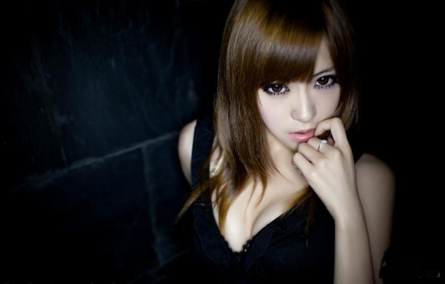 Pretty asian girl so cute and very sexy.
