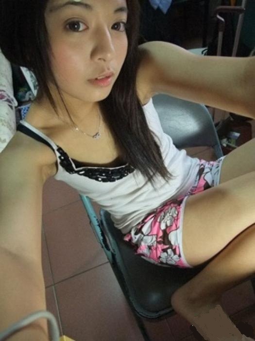 Pretty asian girl so cute and very sexy.