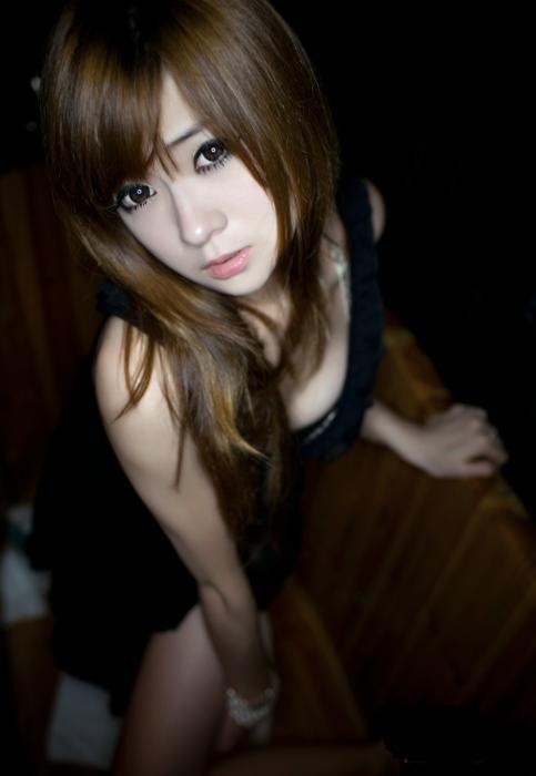 Pretty asian girl so cute and very sexy.