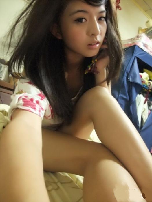Pretty asian girl so cute and very sexy.