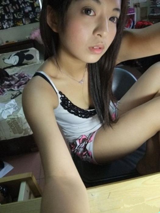 Pretty asian girl so cute and very sexy.