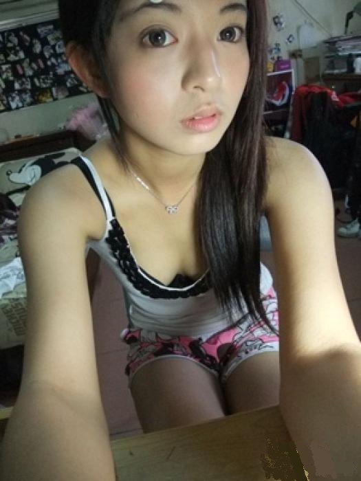 Pretty asian girl so cute and very sexy.