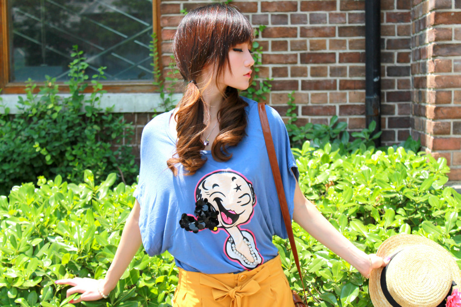 Asian sexy model poses in cute style.
