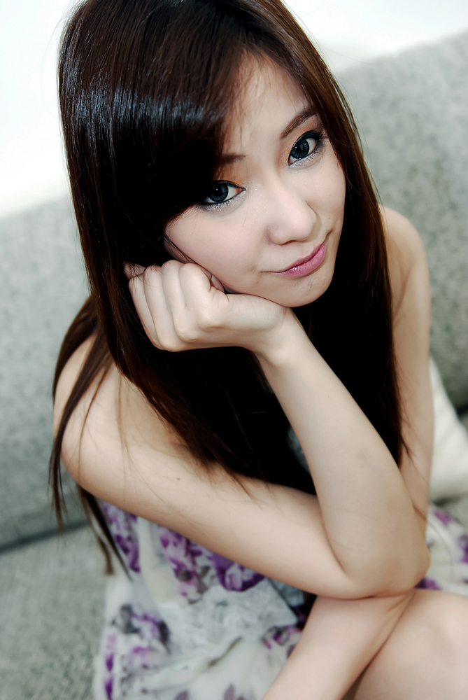So cute smile asian lady, she so beautiful