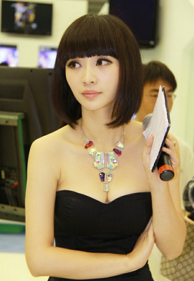Asian celebrities sexy dress.
