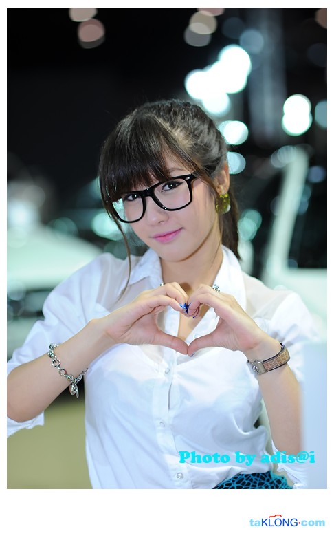 Pretty girl with glasses.