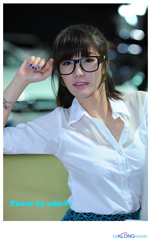 Pretty girl with glasses.