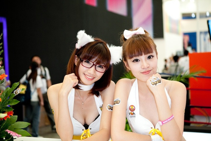 Pretty lady and Sexy with China Joy