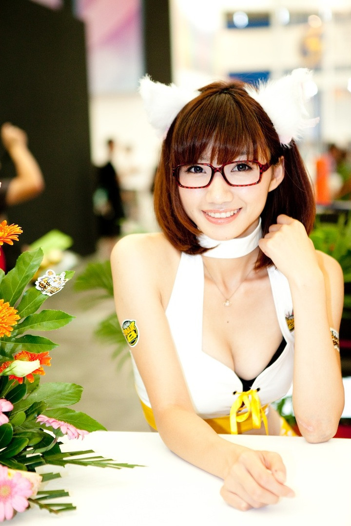 Pretty lady and Sexy with China Joy