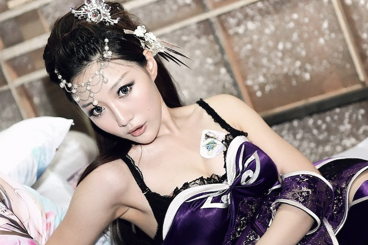 Pretty lady and Sexy with China Joy