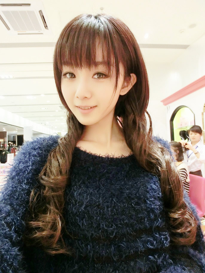 Beautiful Asian lady  in many style