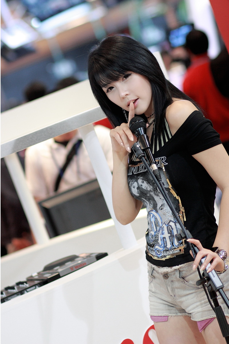 Korean lady, so beauiful.