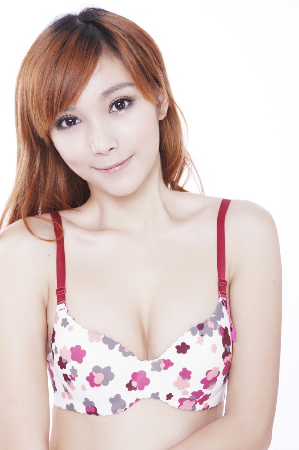 Asia Cute girl so sexy with her beauty underware