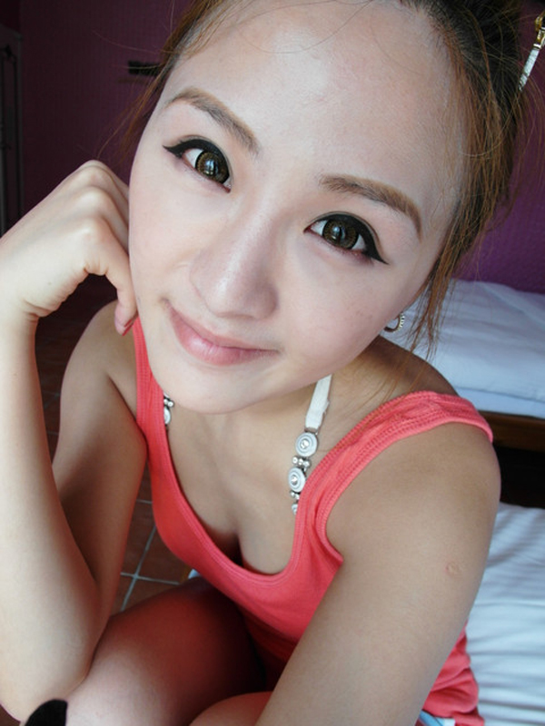 Maggie Sexy Asian Lady So Cute with Her self-photo page 