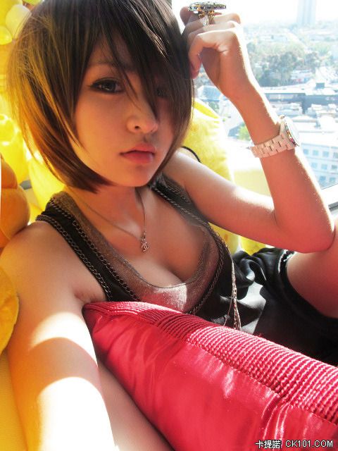 Tai Mei Sexy Asian Lady in Cute Bad-Girl Style Photo