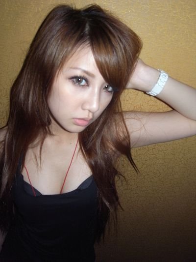 Nadia Wei Sexy Asian Lady Bold Style Lying to The Queen
