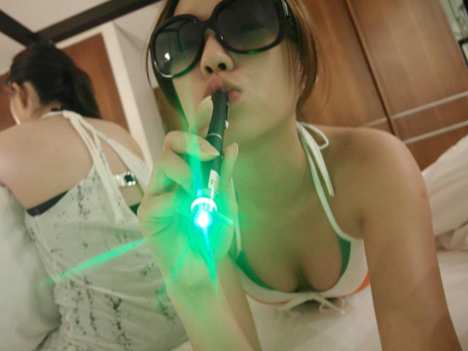 Nadia Wei Sexy Asian Lady Bold Style Lying to The Queen