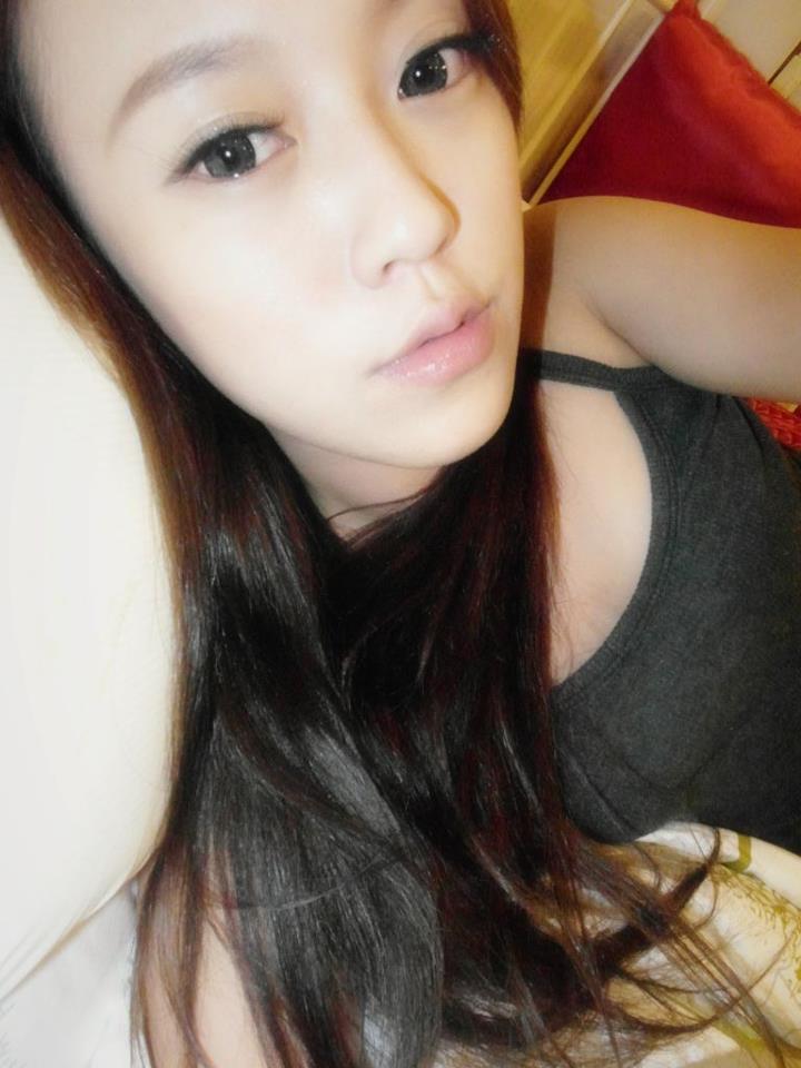 Nadia Wei Sexy Asian Lady Bold Style Lying to The Queen