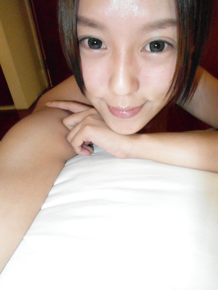 Nadia Wei Sexy Asian Lady Bold Style Lying to The Queen
