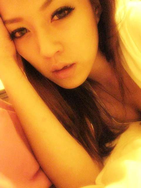Nadia Wei Sexy Asian Lady Bold Style Lying to The Queen