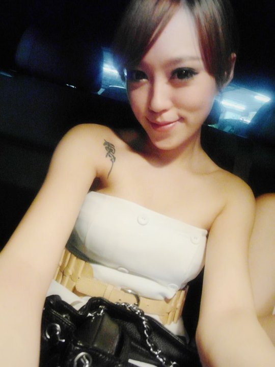 Nadia Wei Sexy Asian Lady Bold Style Lying to The Queen