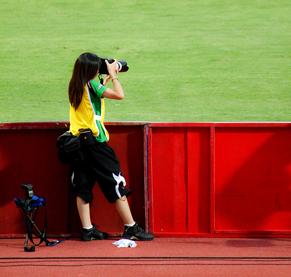 Jan (Chalinee Thirasupa), Camera girl. PR of Bangkok Glass FC