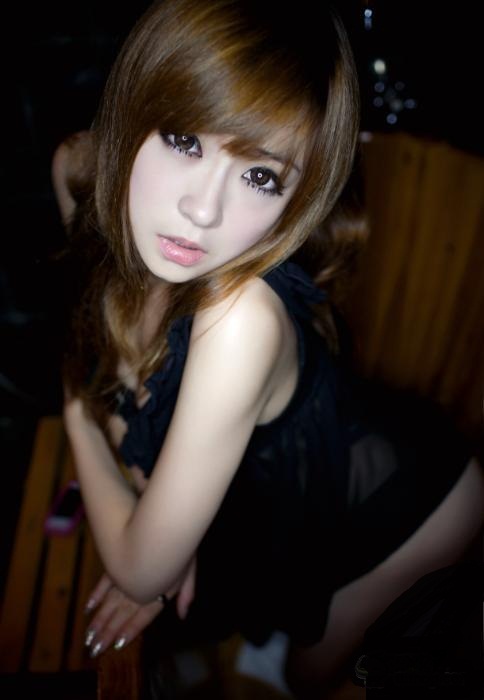 Pretty asian girl so cute and very sexy.