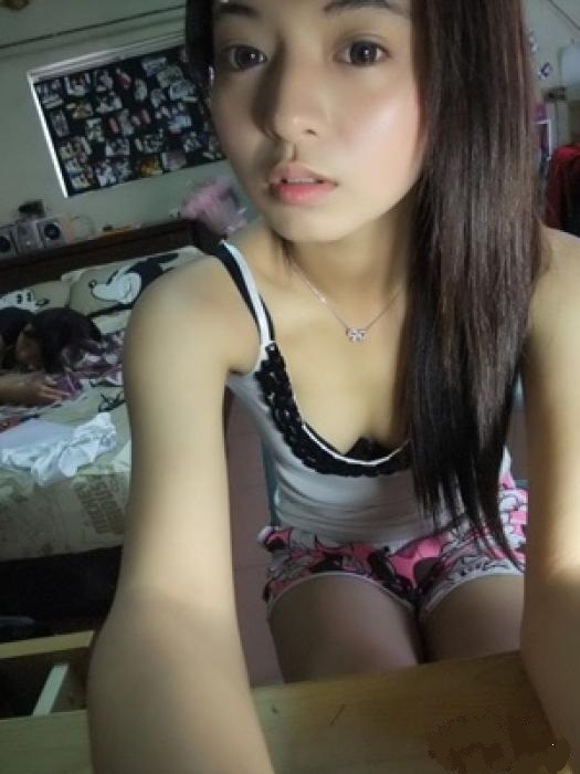 Pretty asian girl so cute and very sexy.