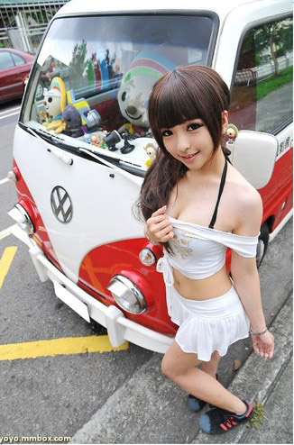 Cute Girl from China, she sexy with big size. So  Wonderful