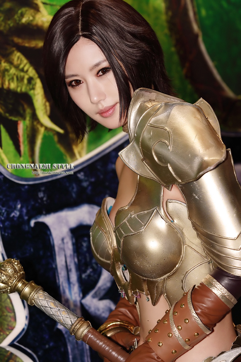 Song Jina with very big armor