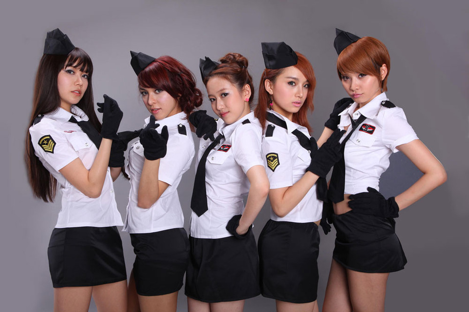 Chinese girls group i Me shot MV dressed in police uniforms