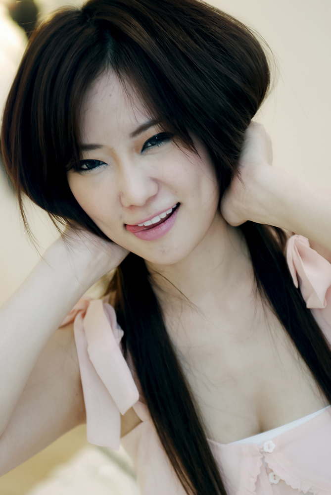 So cute smile asian lady, she so beautiful