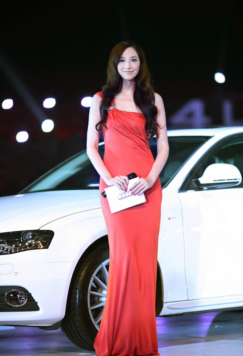 Pretty lady from Motor Show, she are so beautiful