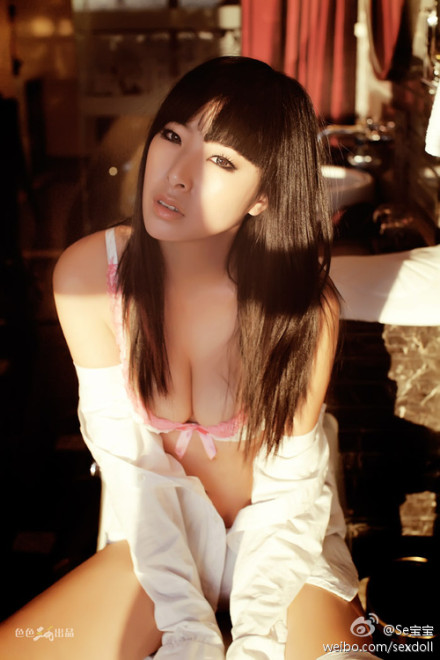 Chinese Top Model lady, she is sexy on the spring season concept