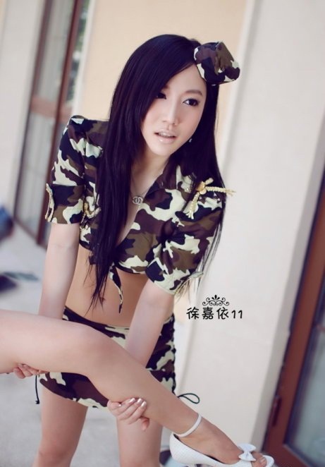 Xu Jia Yi beautiful lady with nice shapely body