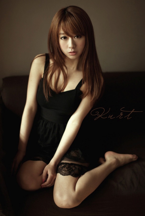 Sexy Asian little lady Beautiful with black dress