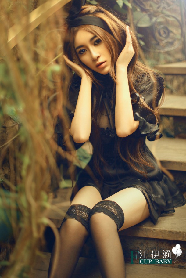 Jiang Yihan Cute Hong Kong Super Model lady sexy with black silk