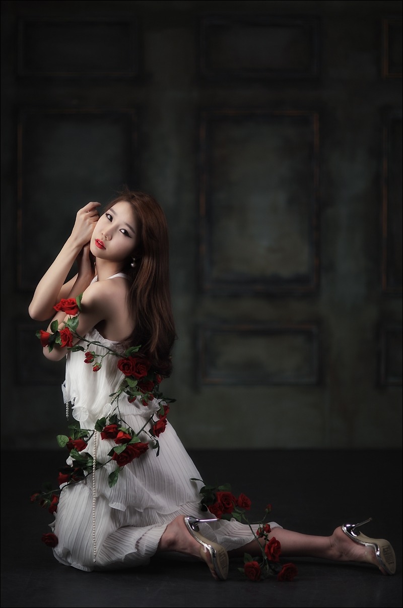 Go Jung Ah Korean lady in white maxi and red roses.