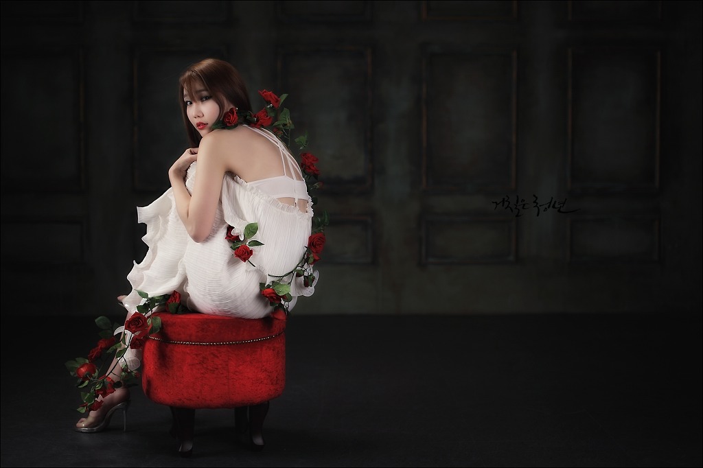 Go Jung Ah Korean lady in white maxi and red roses.