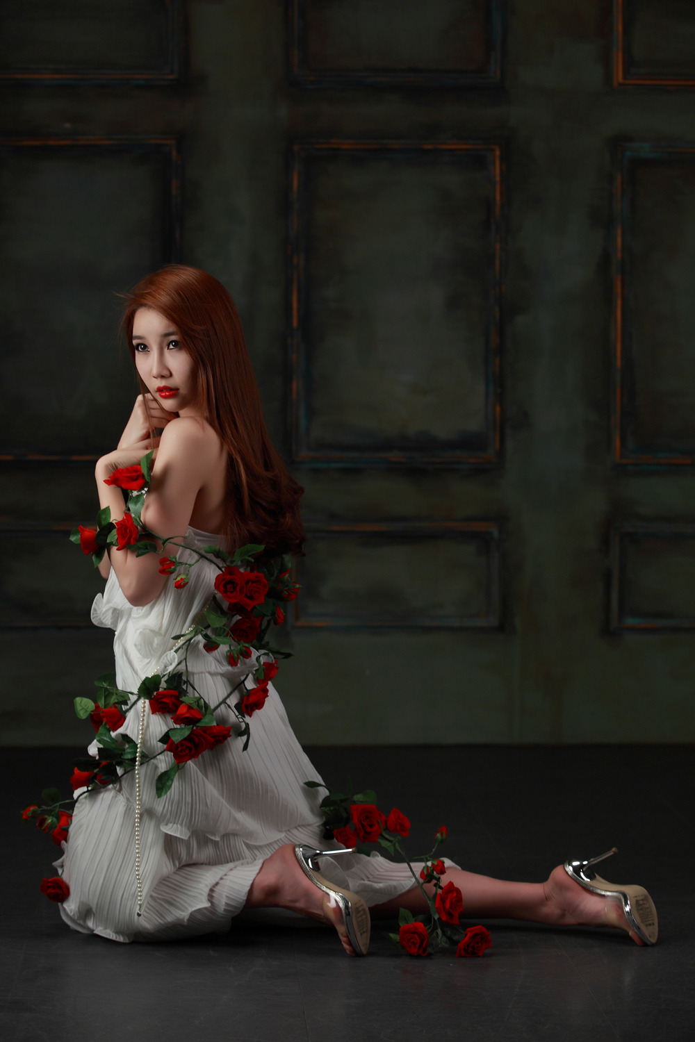 Go Jung Ah Korean lady in white maxi and red roses.