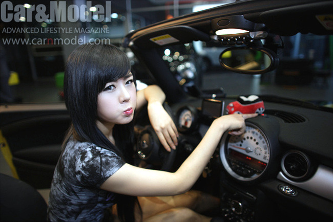 Hwang Mi Hee with Mini-Cooper