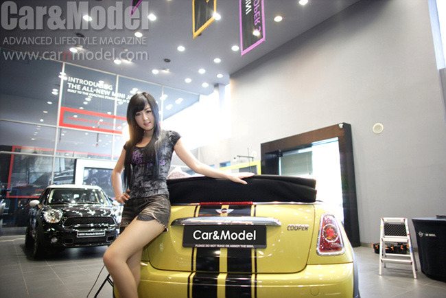 Hwang Mi Hee with Mini-Cooper