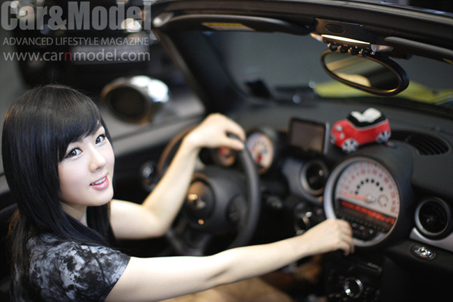 Hwang Mi Hee with Mini-Cooper