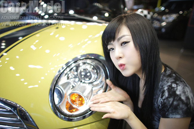 Hwang Mi Hee with Mini-Cooper