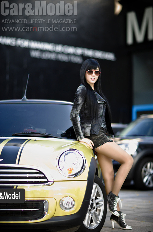 Hwang Mi Hee with Mini-Cooper