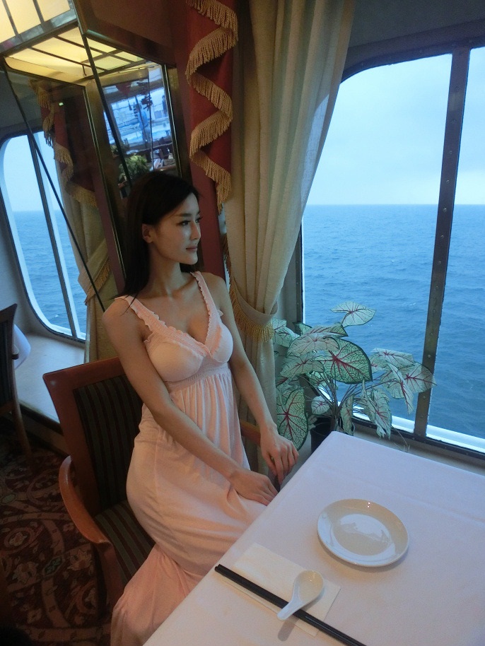 Li Ying Zhi Chinese Cute Lady on Big Beautiful Boat