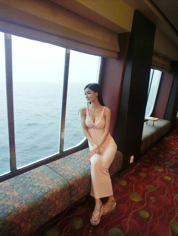 Li Ying Zhi Chinese Cute Lady on Big Beautiful Boat