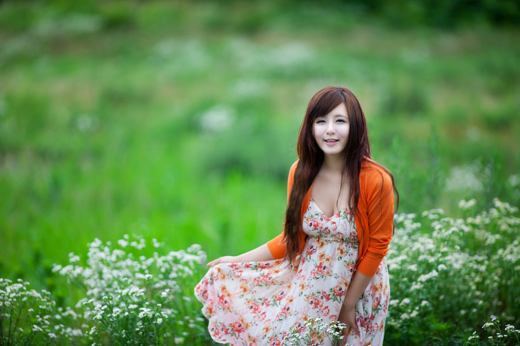 Ryu Ji Hye Beautiful Korean Lady on  Flower Dresses Album