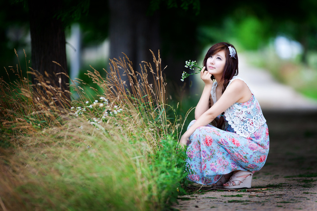 Ryu Ji Hye Beautiful Korean Lady on  Flower Dresses Album