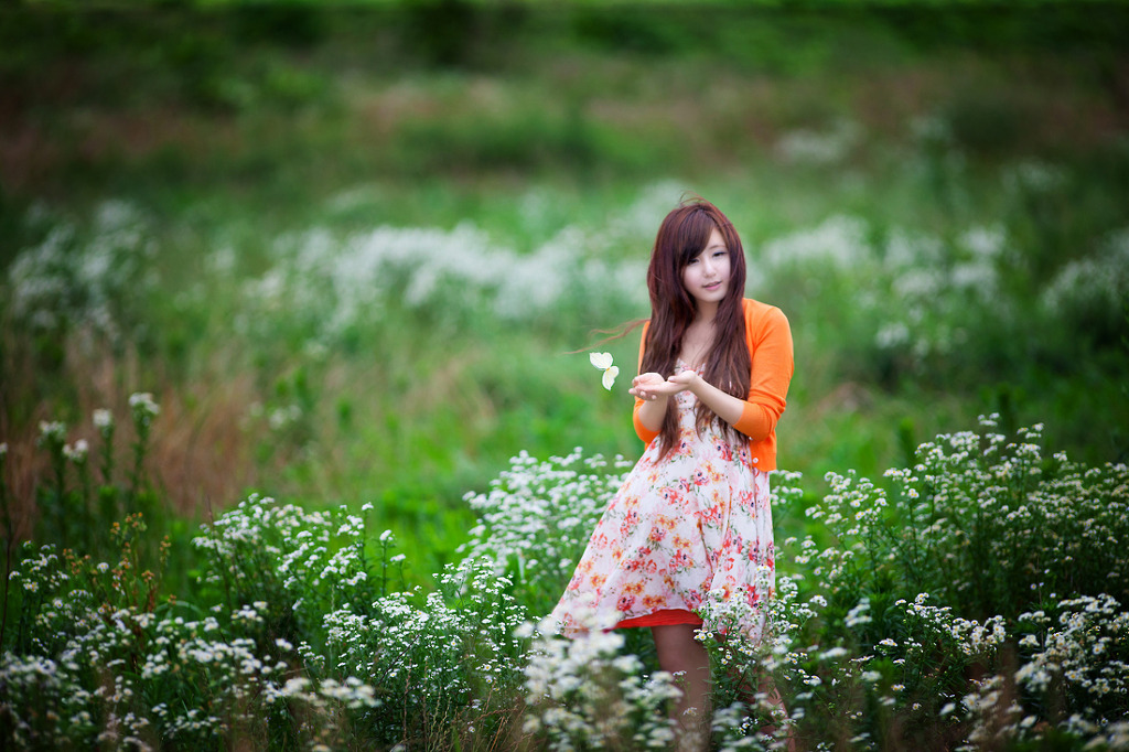 Ryu Ji Hye Beautiful Korean Lady on  Flower Dresses Album